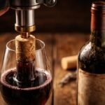 Palackozási folyamat szakértő által végzett precíziós lépések a bor megőrzése érdekében